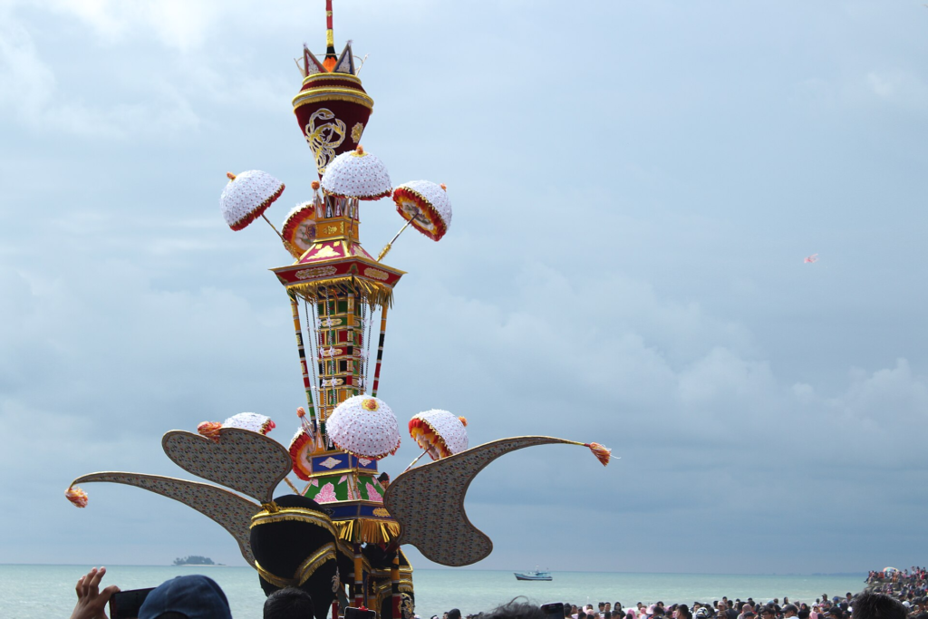 Apa Itu Festival Tabuik? Ini Tradisi Seru dari Pariaman Hoyak festival tabuik